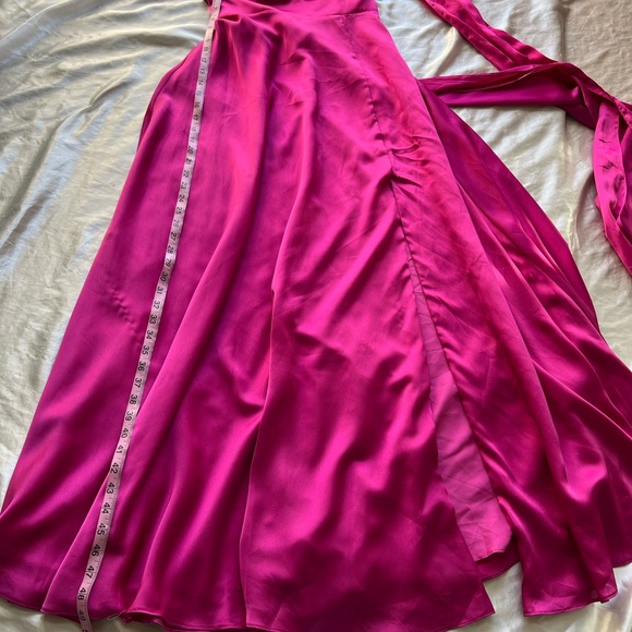 Elegant Fuchsia Evening Gown - Picture 11 of 12